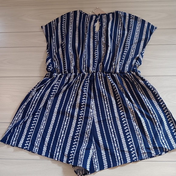 Women Plus Size Floral Print Belted Romper - Picture 8 of 16